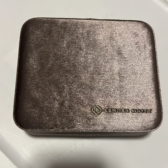 New Tags Kendra Scott Mattie Soft Velvet Jewelry Box Case: Purple Lavender - Picture 3 of 6